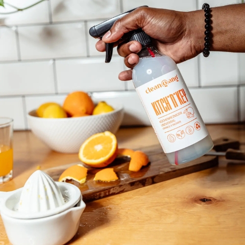 Kitchn Key Flasche – entfernt zuverlässig Fett, Öl und Schmutz von Arbeitsflächen, Herd und Küchengeräten, mit frischem Zitronenduft