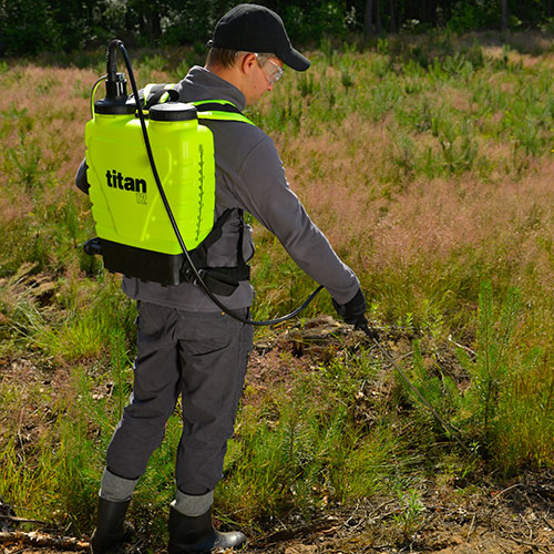 Rückensprüher für gezielte Ausbringung von Pflanzenschutzmitteln und Reinigern im Garten oder auf Feldern